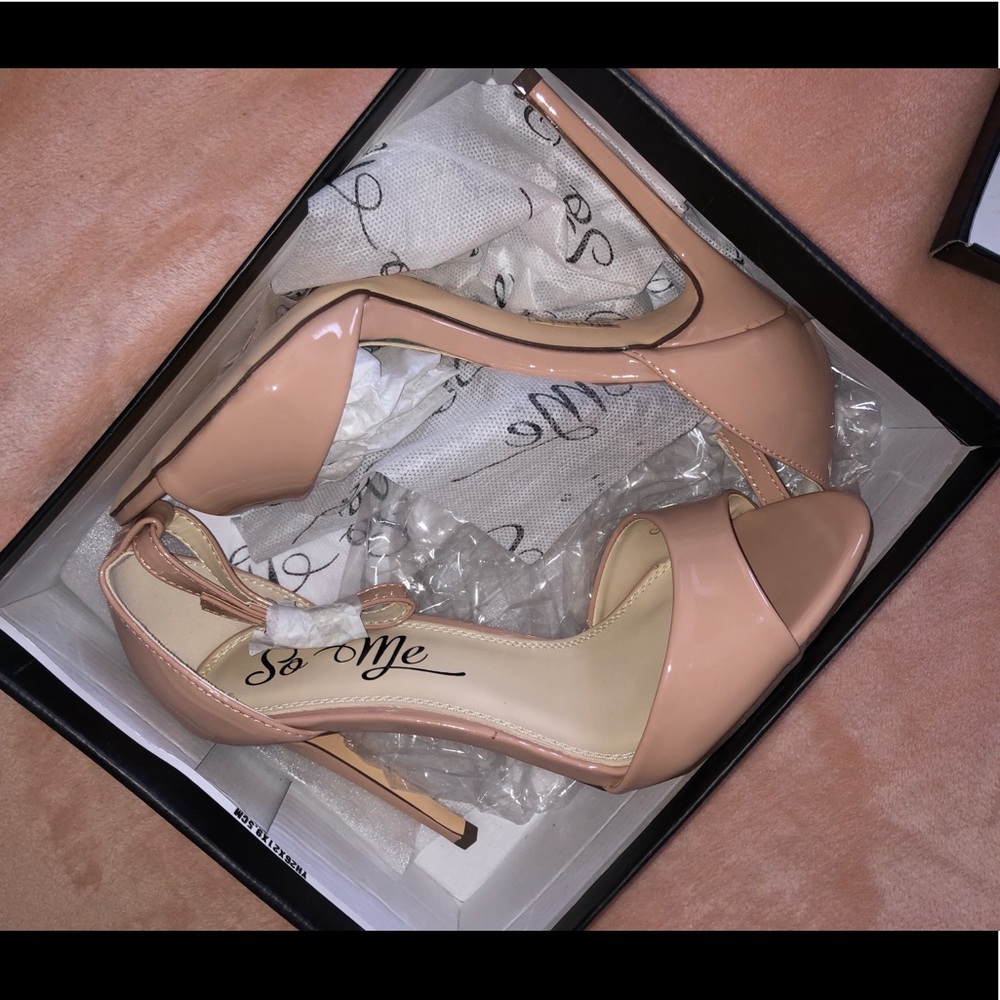 Nude pumps